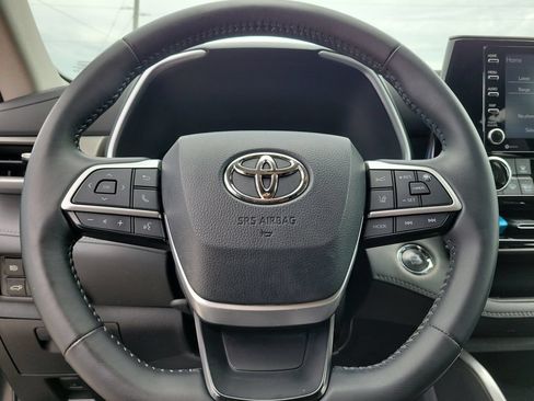 Used 2022 Toyota Highlander XLE FWD image 15