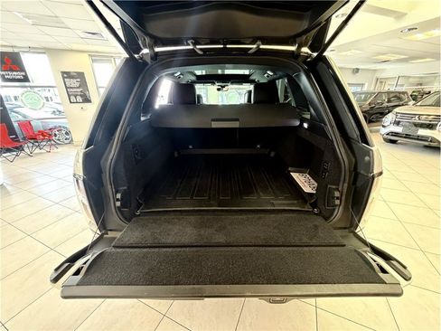 Used 2018 Land Rover Range Rover HSE AWD/4WD image 32