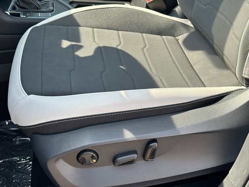 New 2025 Volkswagen Taos SE image 17