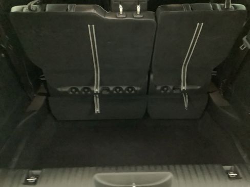 Used 2025 Chrysler Pacifica Select image 8