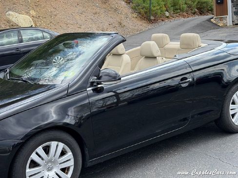 Used 2008 Volkswagen Eos 2.0T FWD image 32