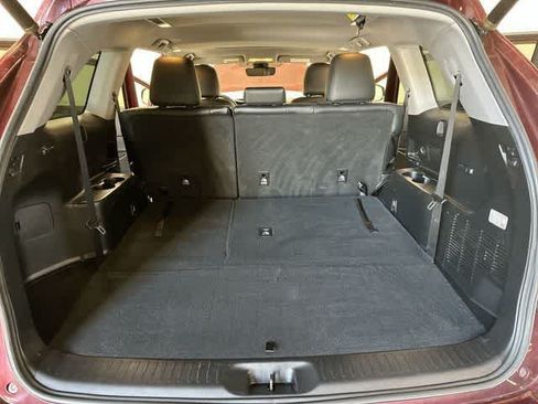 Used 2019 Toyota Highlander XLE w/ Carpet Mat Package (TMS) AWD/4WD image 28