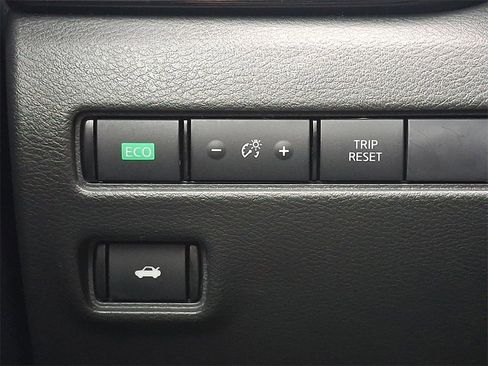 Used 2024 Nissan Sentra SV image 25