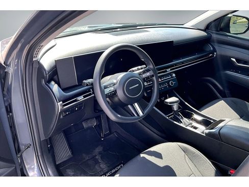 Used 2025 Hyundai Tucson SE AWD/4WD image 14