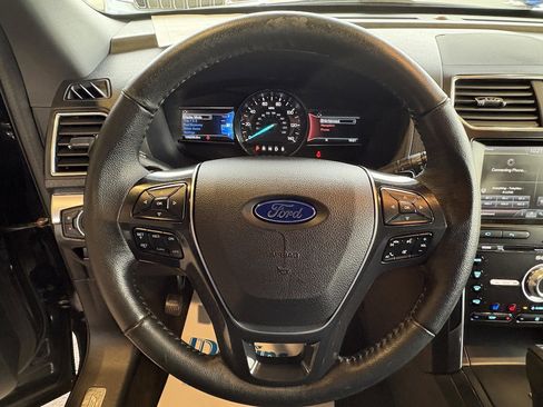 Used 2016 Ford Explorer Limited image 12