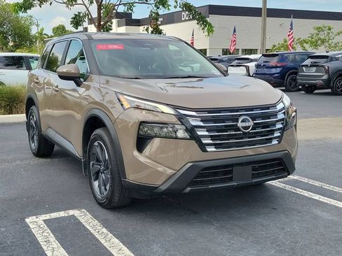 Used 2025 Nissan Rogue SV FWD image 3