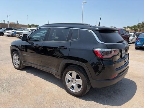 Used 2022 Jeep Compass Latitude FWD image 3