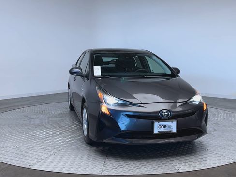 Used 2017 Toyota Prius Two w/ Carpet Mat Package FWD image 3
