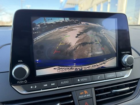 Used 2025 Nissan Altima 2.5 SV image 21