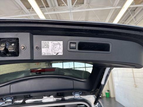 Certified 2024 Toyota Highlander XLE image 12