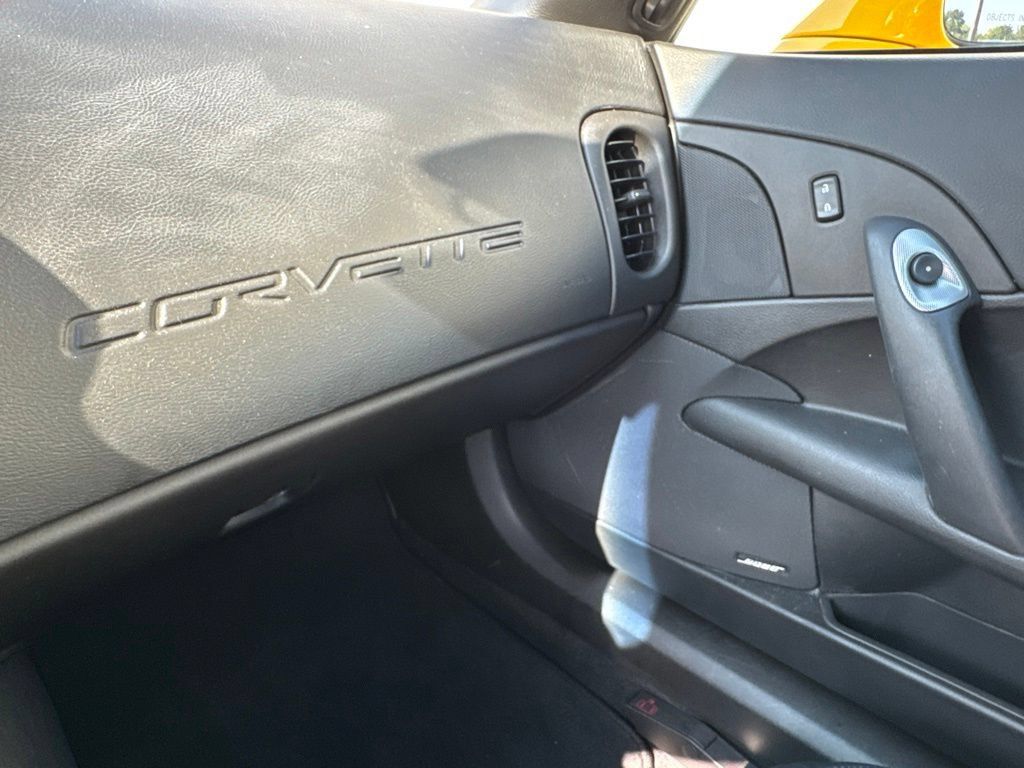 Used 2005 Chevrolet Corvette Coupe w/ Preferred Equipment Group RWD image 21