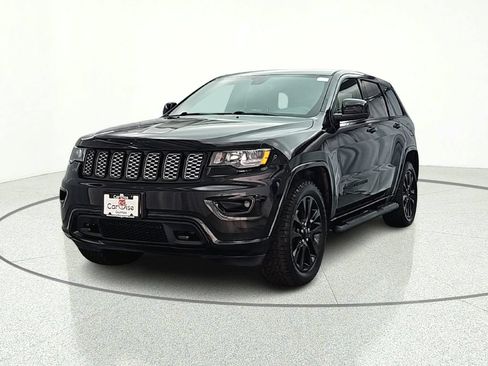 Used 2017 Jeep Grand Cherokee Altitude w/ Quick Order Package 23Z AWD/4WD image 2