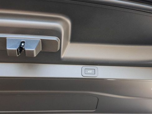 New 2026 Land Rover Range Rover SE image 28