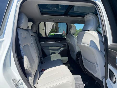 Used 2022 Jeep Grand Cherokee Overland w/ Adv Protech Group III AWD/4WD image 18