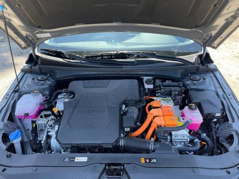 Used 2025 Hyundai Elantra Limited image 34