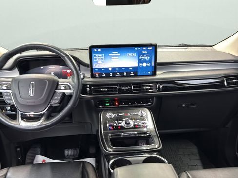 Used 2023 Lincoln Nautilus FWD w/ Premium Package image 21