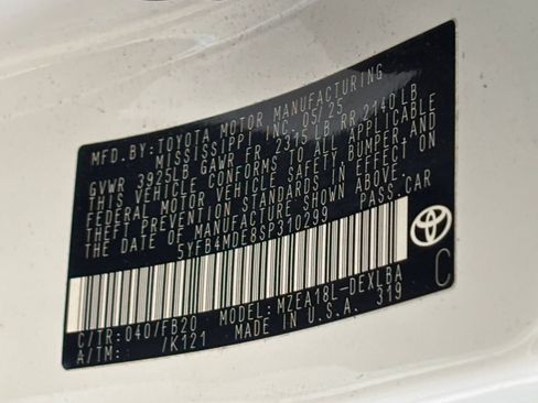 Used 2025 Toyota Corolla LE FWD image 27
