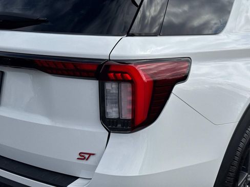 Used 2025 Ford Explorer ST image 12