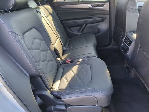 Used 2024 Volkswagen Atlas Cross Sport SE image 26