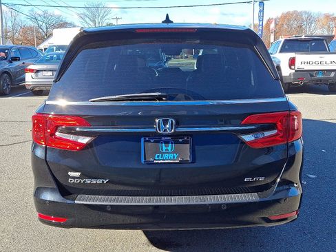 Used 2023 Honda Odyssey Elite image 5
