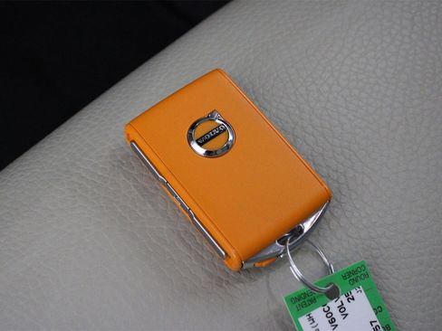 Certified 2025 Volvo V60 B5 Cross Country Plus image 33