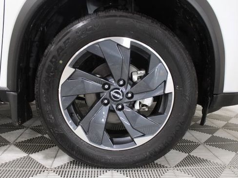 Used 2024 Nissan Rogue SV image 43