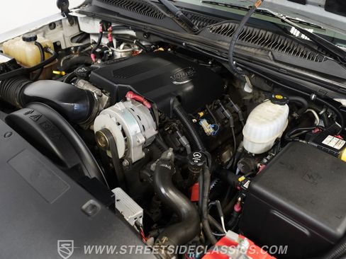 Used 2004 Chevrolet Suburban 2500 AWD/4WD image 39