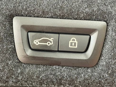 Used 2021 BMW 540i xDrive w/ M Sport Package image 23