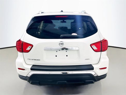 Used 2018 Nissan Pathfinder S image 7
