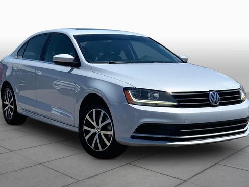 Used 2017 Volkswagen Jetta SE FWD image 3
