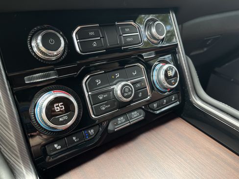 Used 2023 GMC Yukon Denali Ultimate AWD/4WD image 13