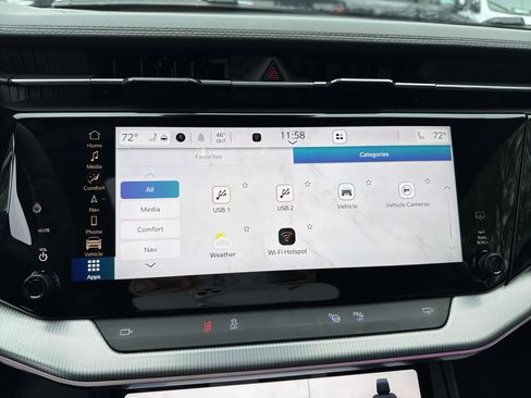 Used 2024 Jeep Wagoneer Launch Edition image 30