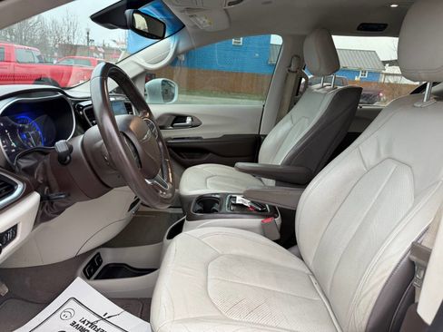 Used 2017 Chrysler Pacifica Touring-L Plus w/ Advanced Safetytec Group image 10