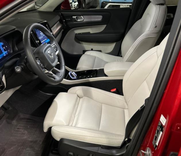 Used 2024 Volvo XC40 B5 Plus w/ Protection Package Premier AWD/4WD image 2