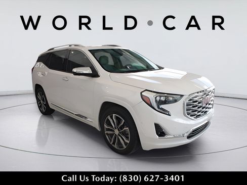 Used 2020 GMC Terrain Denali w/ Denali Premium Package FWD image 1