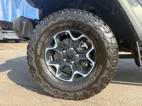Used 2023 Jeep Wrangler Rubicon AWD/4WD image 11