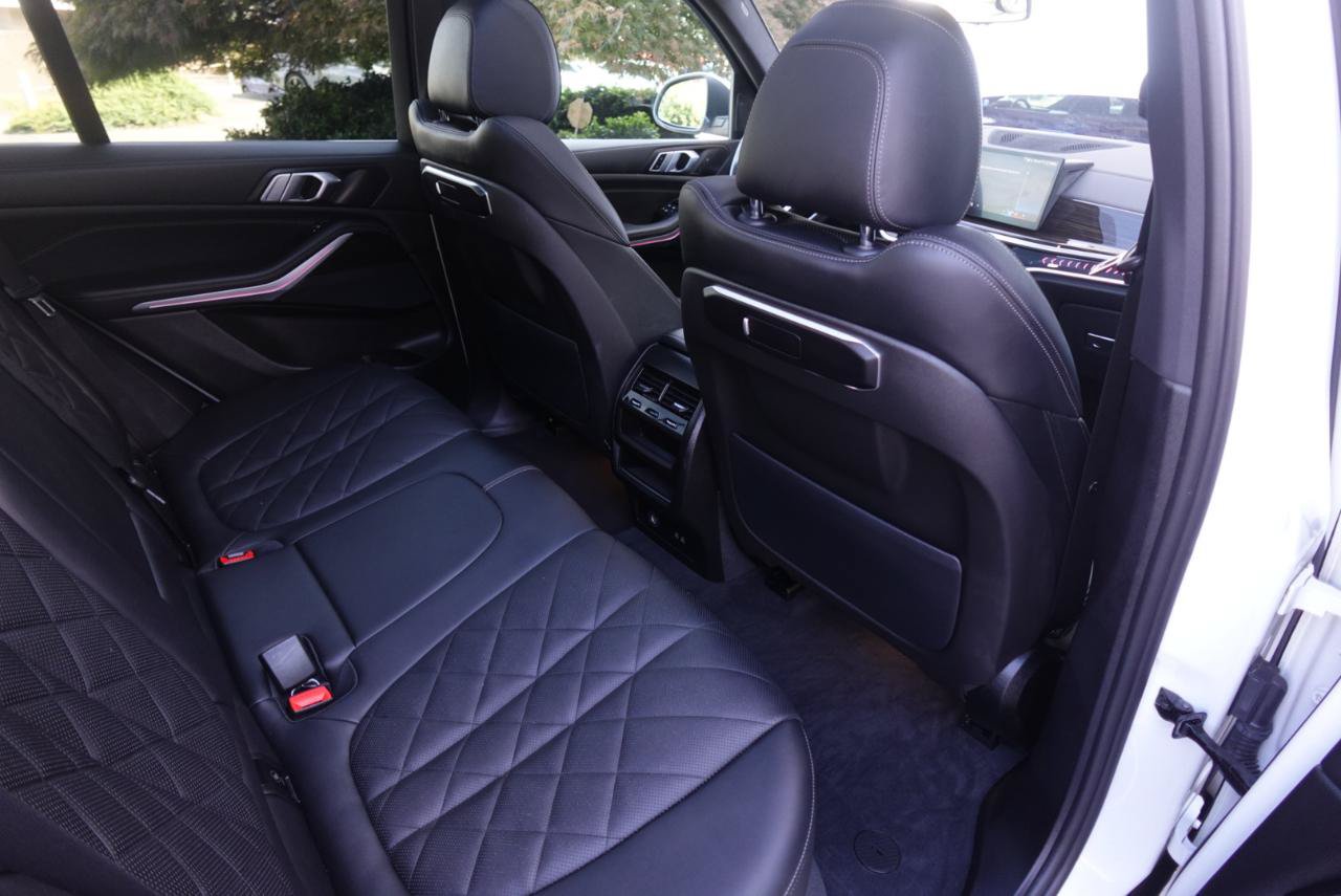 Used 2024 BMW X5 xDrive40i w/ Parking Assistance Package AWD/4WD image 10