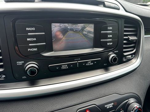 Used 2017 Kia Sorento AWD image 15