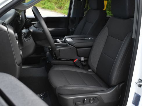 New 2026 Chevrolet Silverado 2500 Custom w/ Custom Value Package AWD/4WD image 9