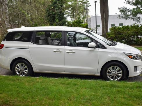 Used 2018 Kia Sedona L FWD image 10