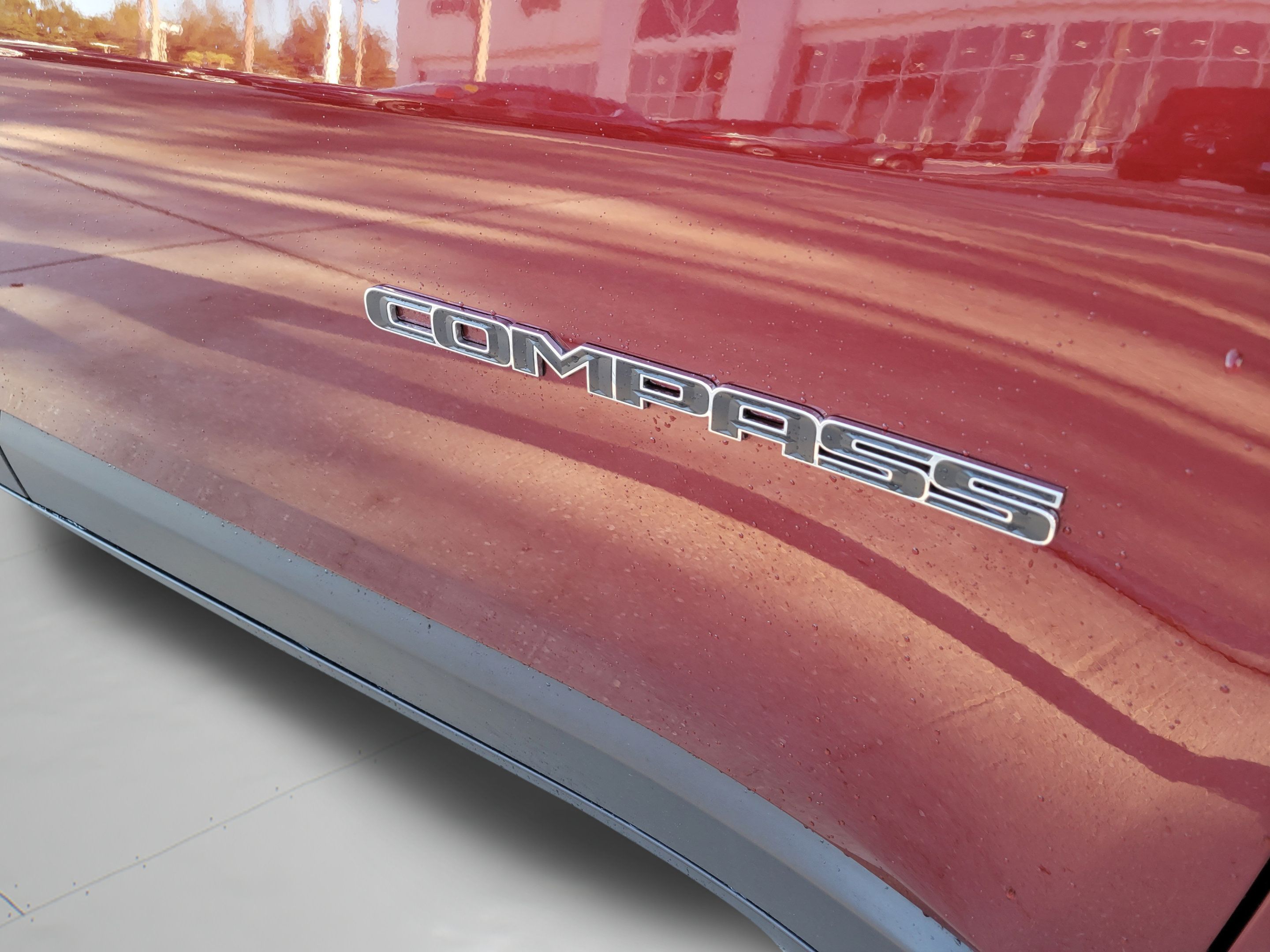 Used 2022 Jeep Compass Latitude FWD image 29