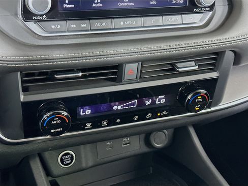 Used 2023 Nissan Rogue SV image 22