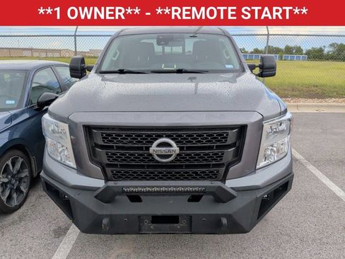Used 2022 Nissan Titan SV w/ SV Convenience Package RWD image 2