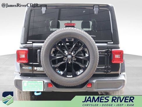 Used 2023 Jeep Wrangler Unlimited Sahara w/ Cold Weather Group AWD/4WD image 4