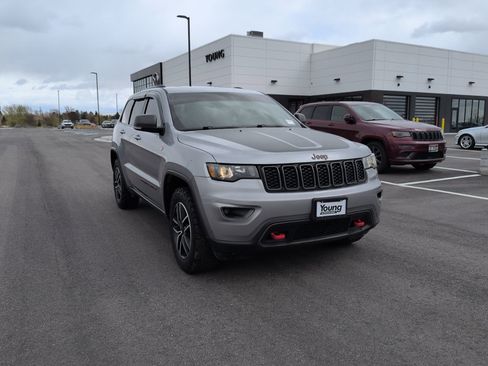 Used 2020 Jeep Grand Cherokee Trailhawk image 1