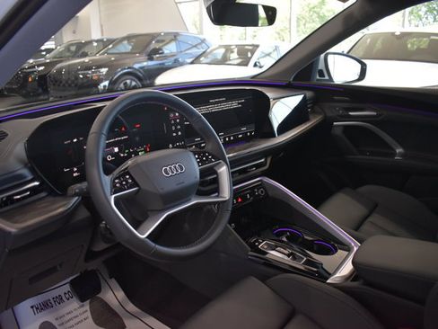 Used 2025 Audi Q5 Premium AWD/4WD image 12