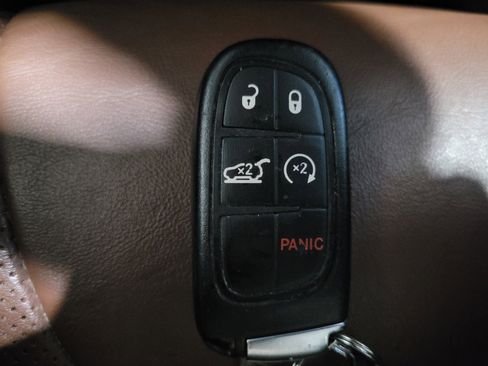 Used 2019 Jeep Cherokee Overland w/ Technology Group image 32