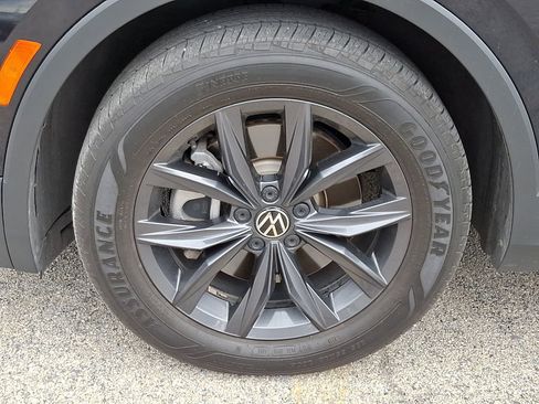 Used 2022 Volkswagen Tiguan SE AWD/4WD image 9