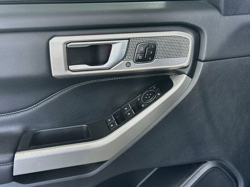 Used 2021 Ford Explorer Limited w/ Equipment Group 301A AWD/4WD image 18