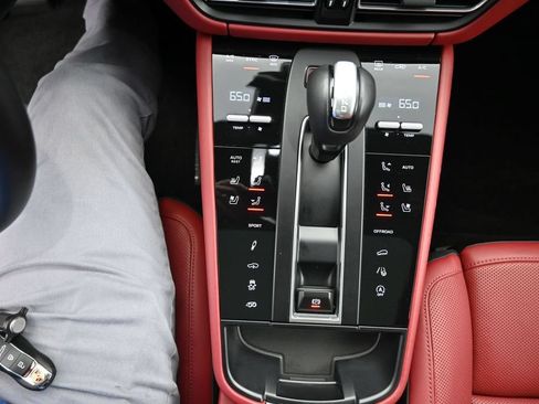Certified 2024 Porsche Macan GTS AWD/4WD image 20